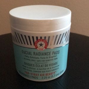 First Aid Beauty Facial Radiance Pads